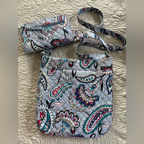 Vera Bradley Triple Zip Hipster Purse and Wallet set - Picture 2 of 3